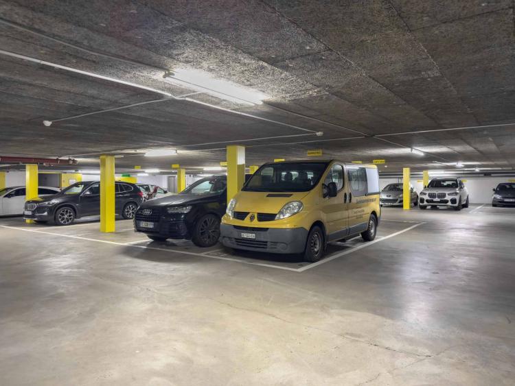 Bureau de 283 m² au 1er étage d’un bâtiment industriel au Lignon