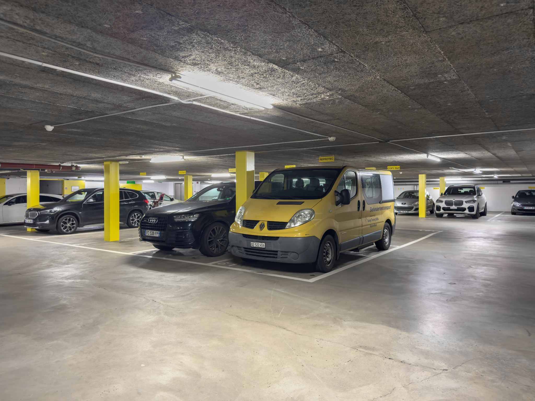 Bureau de 283 m² au 1er étage d’un bâtiment industriel au Lignon