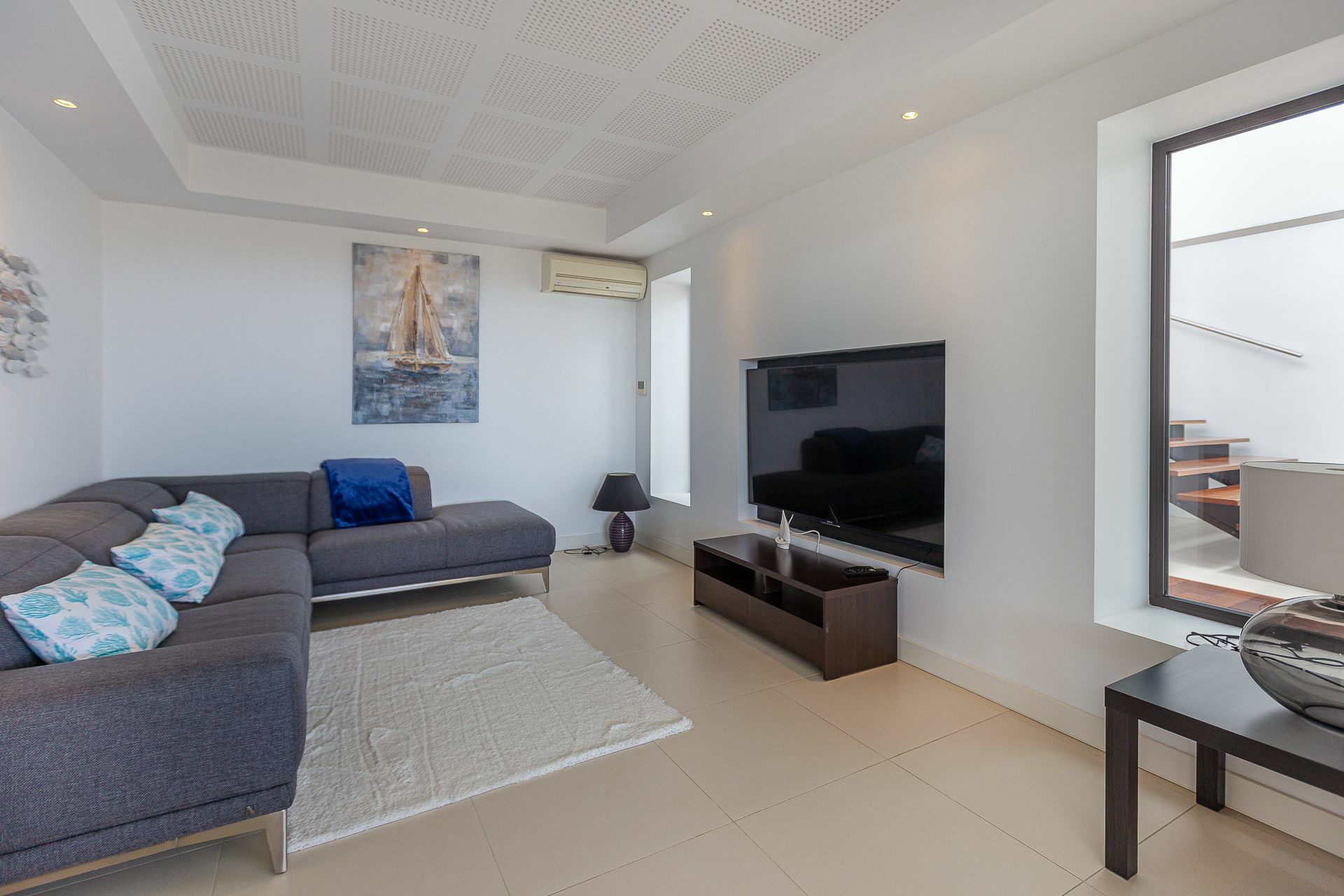 Villa moderne avec vue panoramique sur la mer dans domaine privé à Antibes