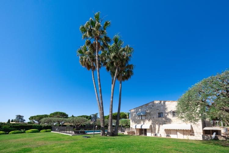 CHARMANTE MAISON PROVENÇALE AVEC PISCINE ET JARDIN
