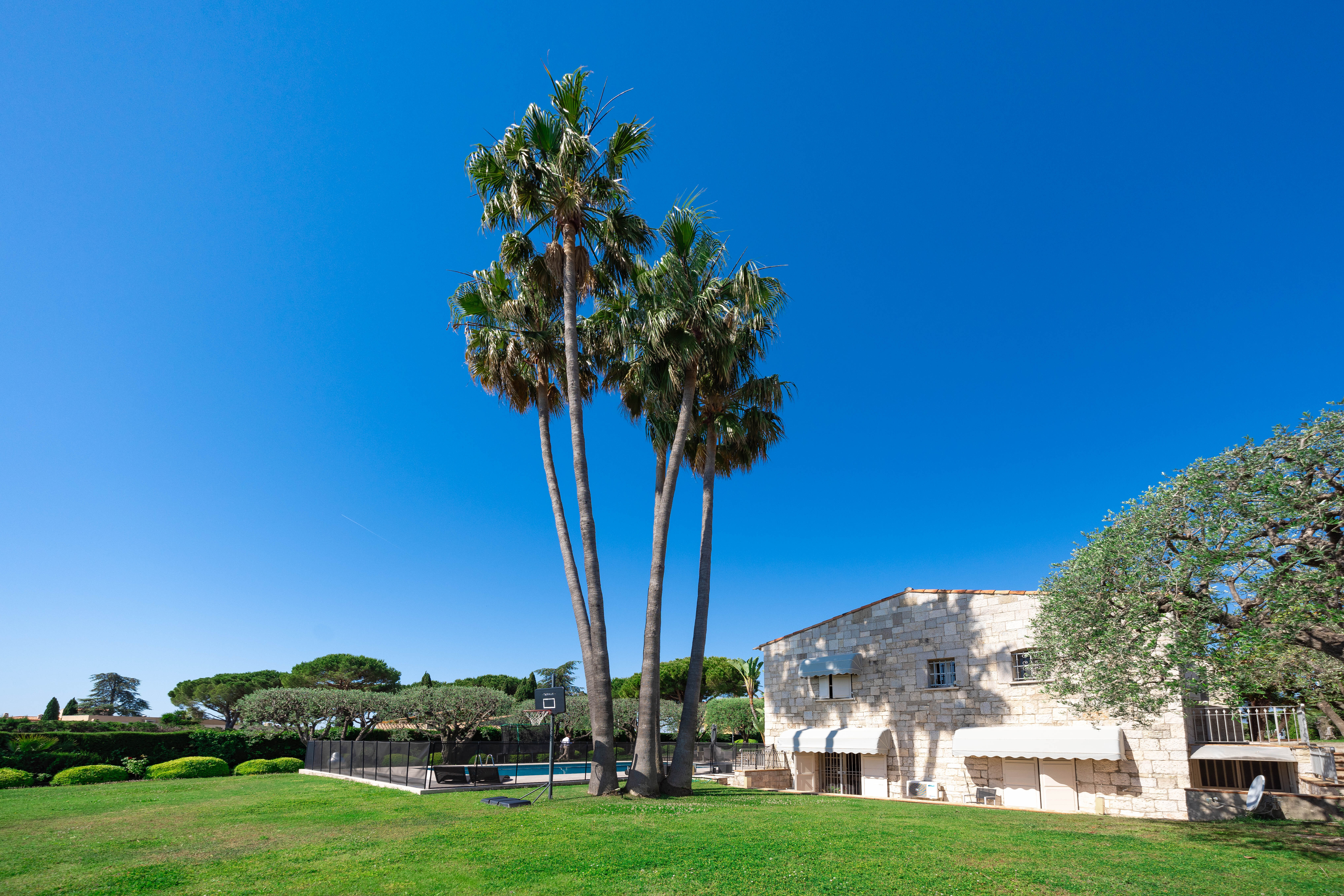 CHARMANTE MAISON PROVENÇALE AVEC PISCINE ET JARDIN