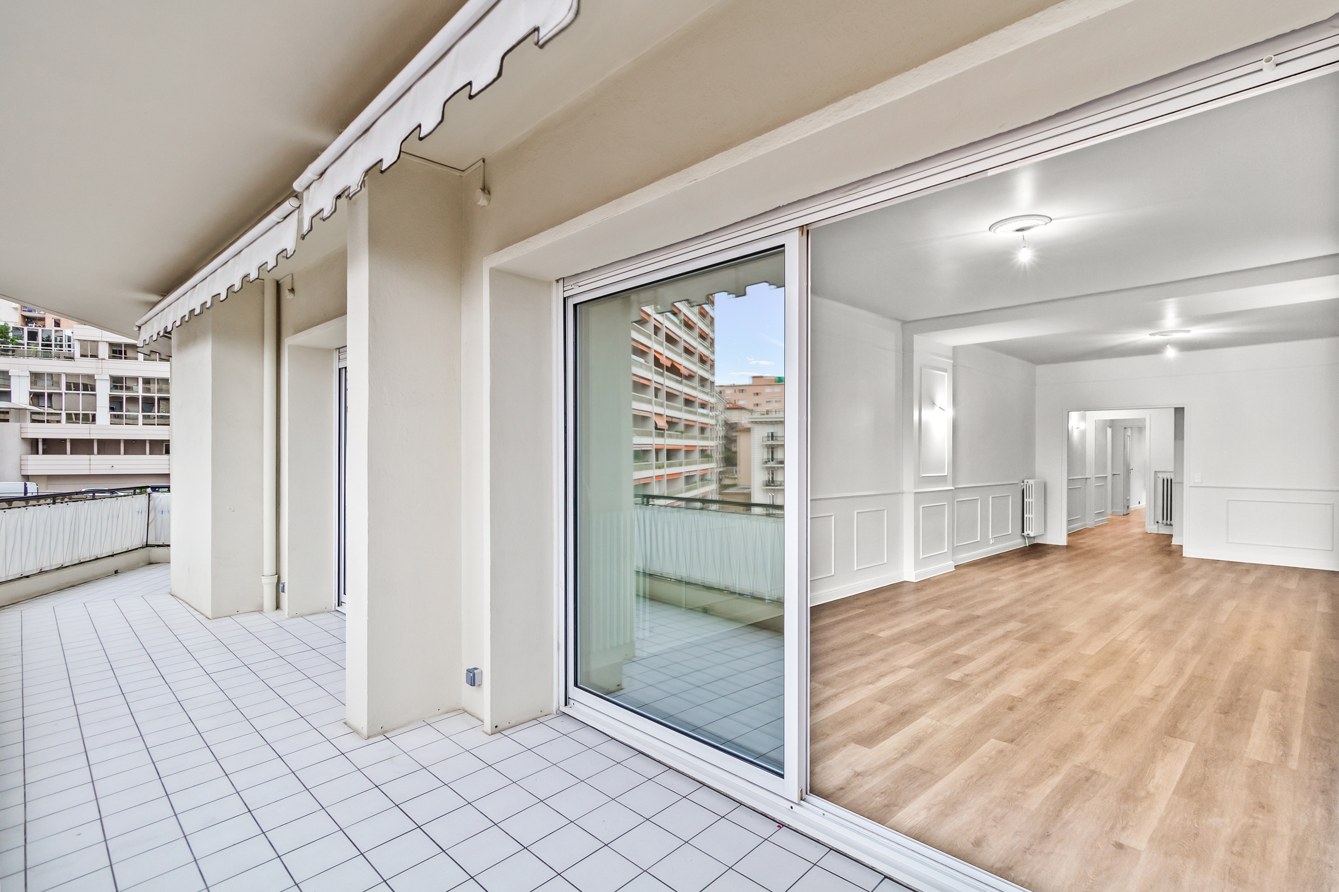 LE CONTINENTAL: 4 pièces de 195 m² avec terrasse, vue dégagée sans vis-à-vis et échappée mer
