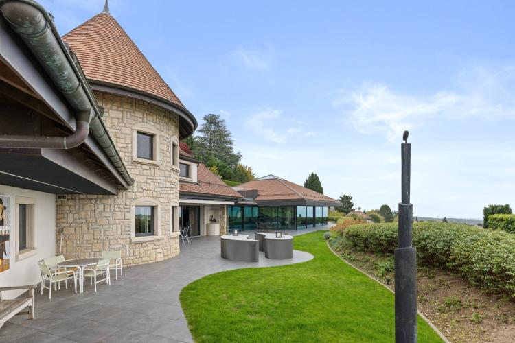 Propriété D'exception Avec Piscine Intérieure Et Vue Sur Le Lac Léman