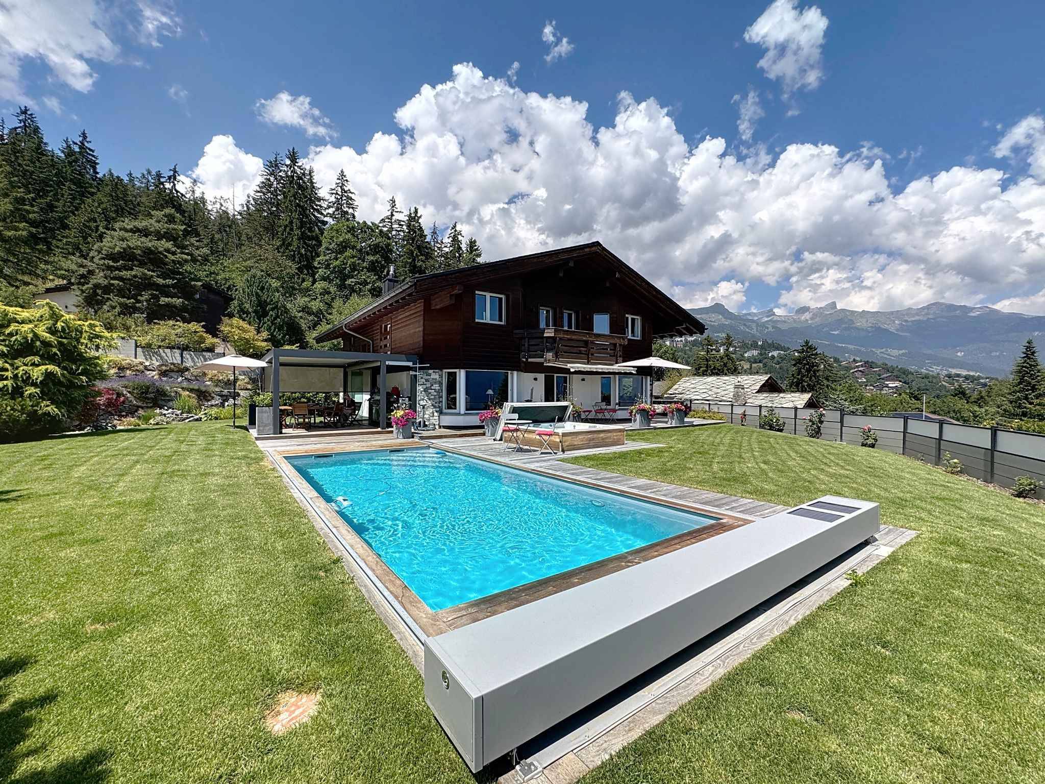 MAGNIFIQUE PROPRIÉTÉ AVEC DÉPENDANCE (MAZOT) ET PISCINE EXTERIEURE