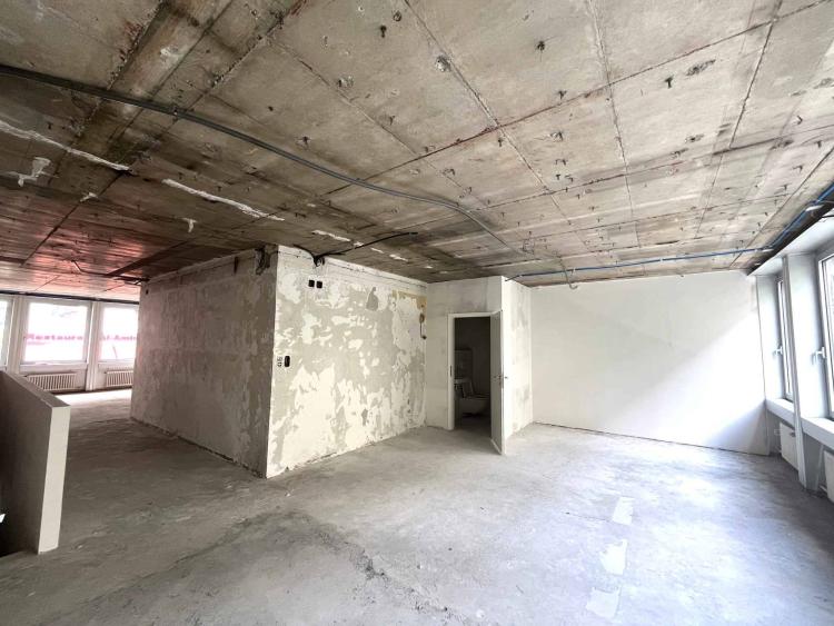 Emplacement stratégique : arcade de 100m² en plein cœur d’une zone passante