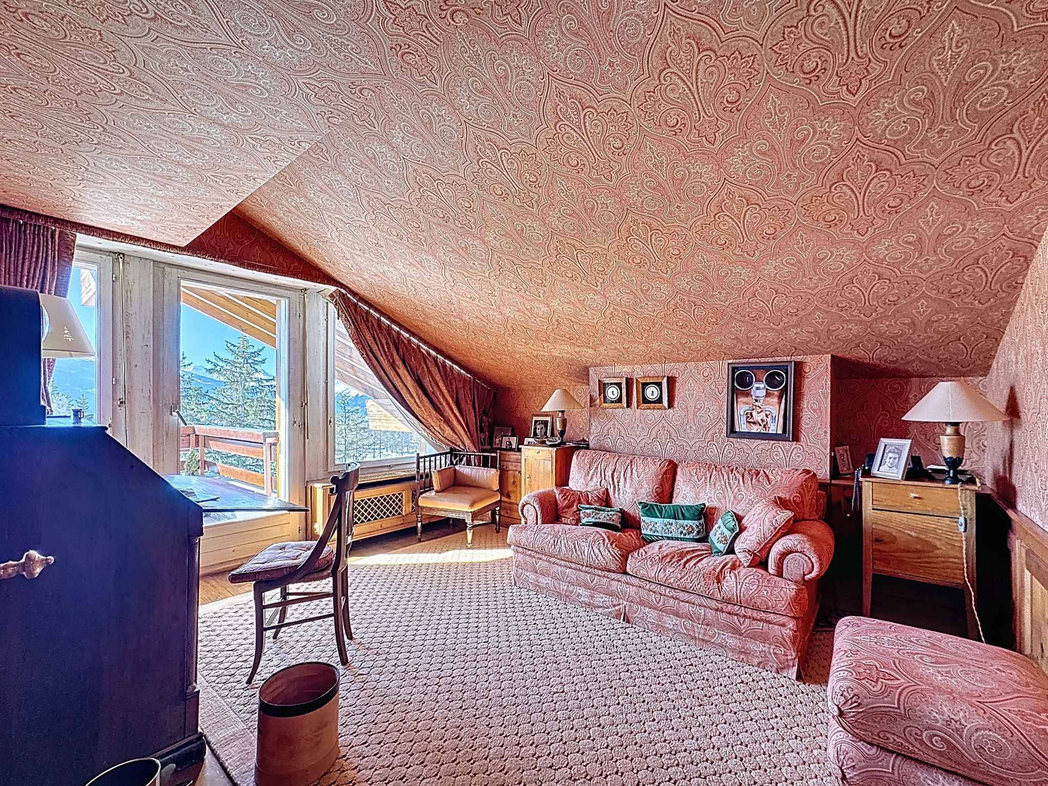 Appartement de 6.5 pièces en attique face au golf avec superbe vue + studio
