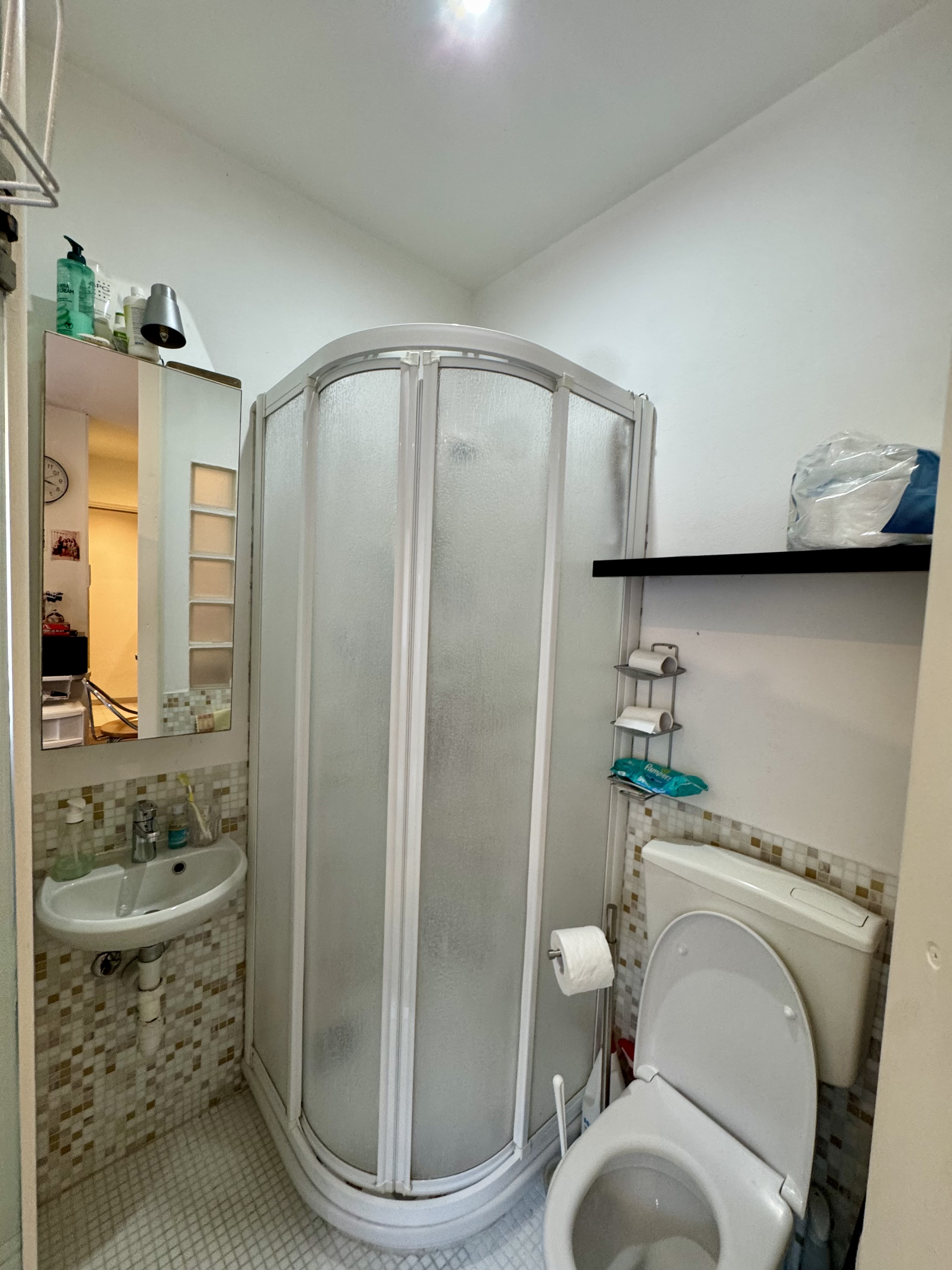 SPACIEUSE CHAMBRE DE SERVICE