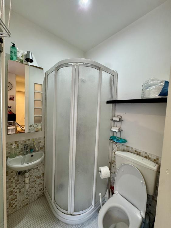 SPACIEUSE CHAMBRE DE SERVICE