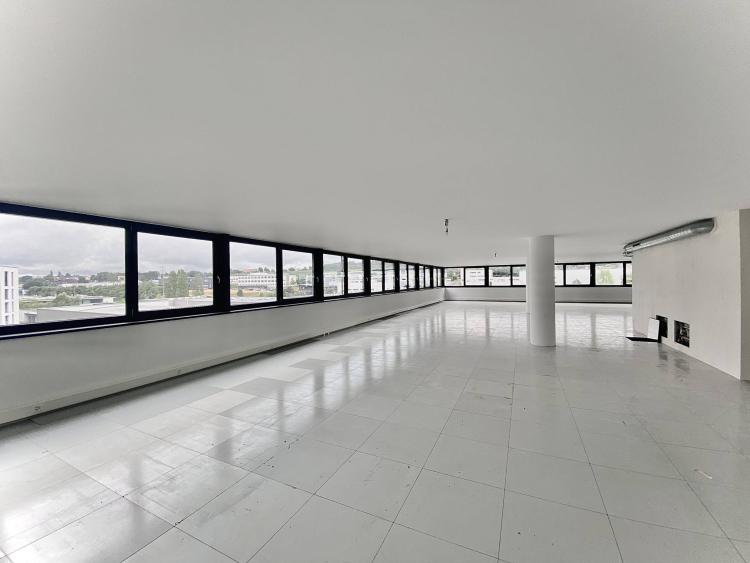 Atelier, laboratoire, locaux neufs de 140 m2 à louer