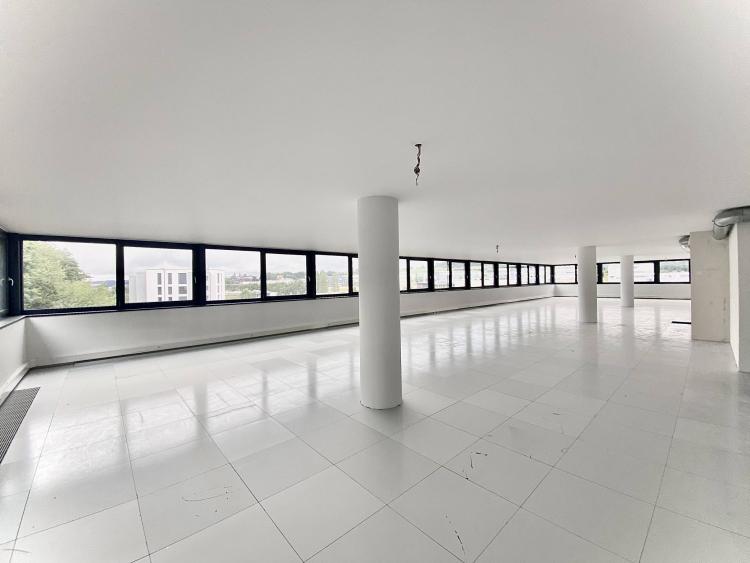 Atelier, laboratoire, locaux neufs de 140 m2 à louer