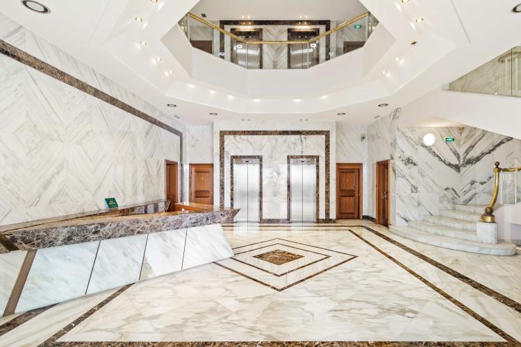 Villa del Sole : Bureaux Entièrement Rénovés