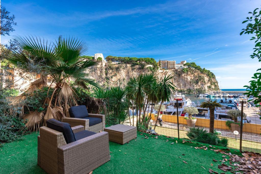 Fontvieille : 2 Pièces avec Vue sur le Port, Terrasse et Parking