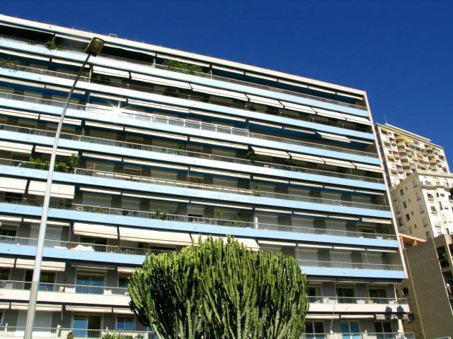Trocadéro – Grand 2/3 pièces rénové avec vue mer, résidence avec concierge