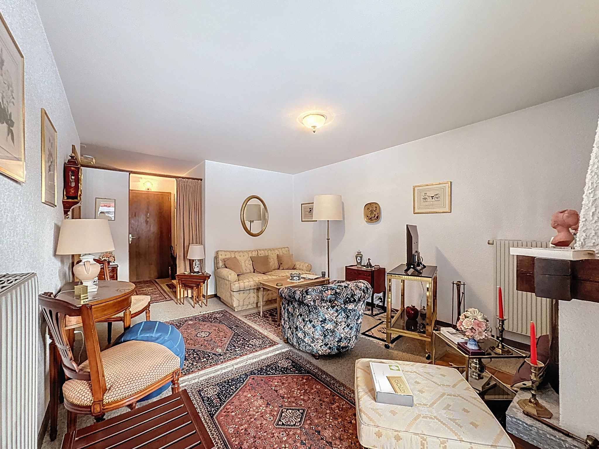 RARE - CHARMANT 2.5 PIÈCES EN PLEIN CENTRE