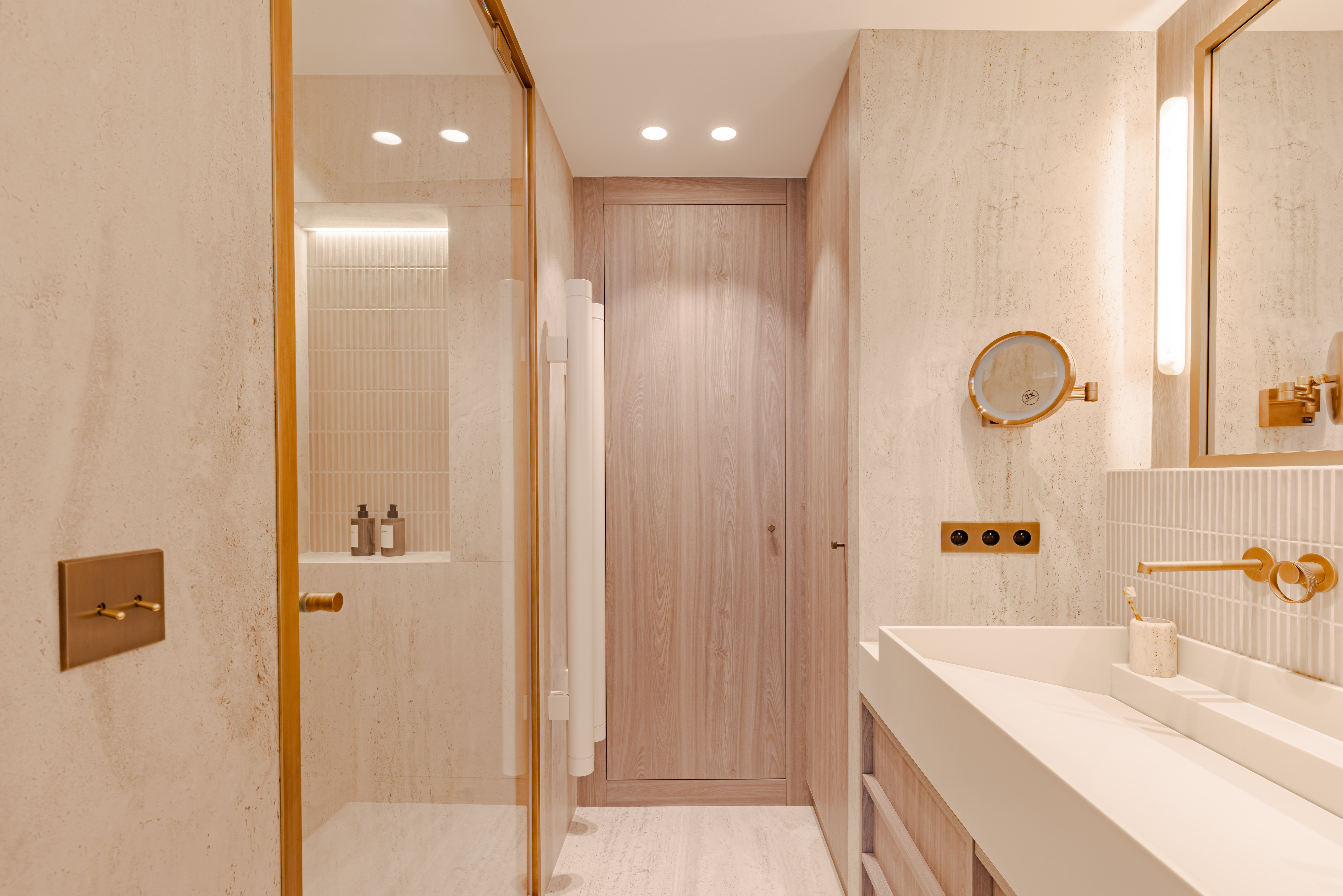 MAGNIFIQUE APPARTEMENT RENOVE AVEC VUE MER