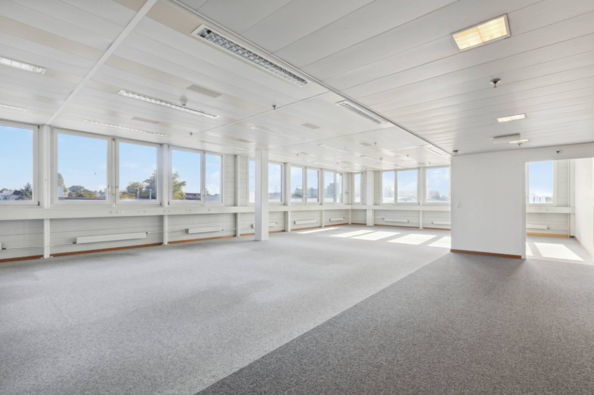 Locaux de 118 m2 au 3ème étage Zone FTI