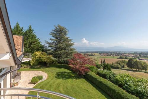 Propriété D'exception Avec Vue Panoramique Sur Le Lac Et Les Alpes