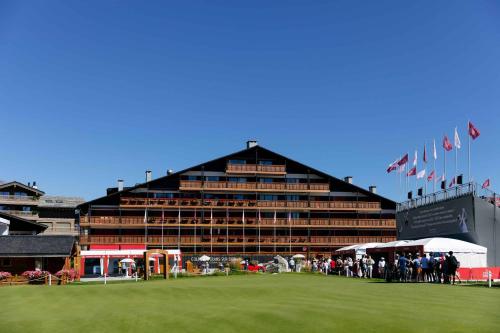Situation exceptionnelle - 4.5 pièces AVEC VUE IMPRENABLE SUR LE GOLF ET STUDIO INDÉPENDANT