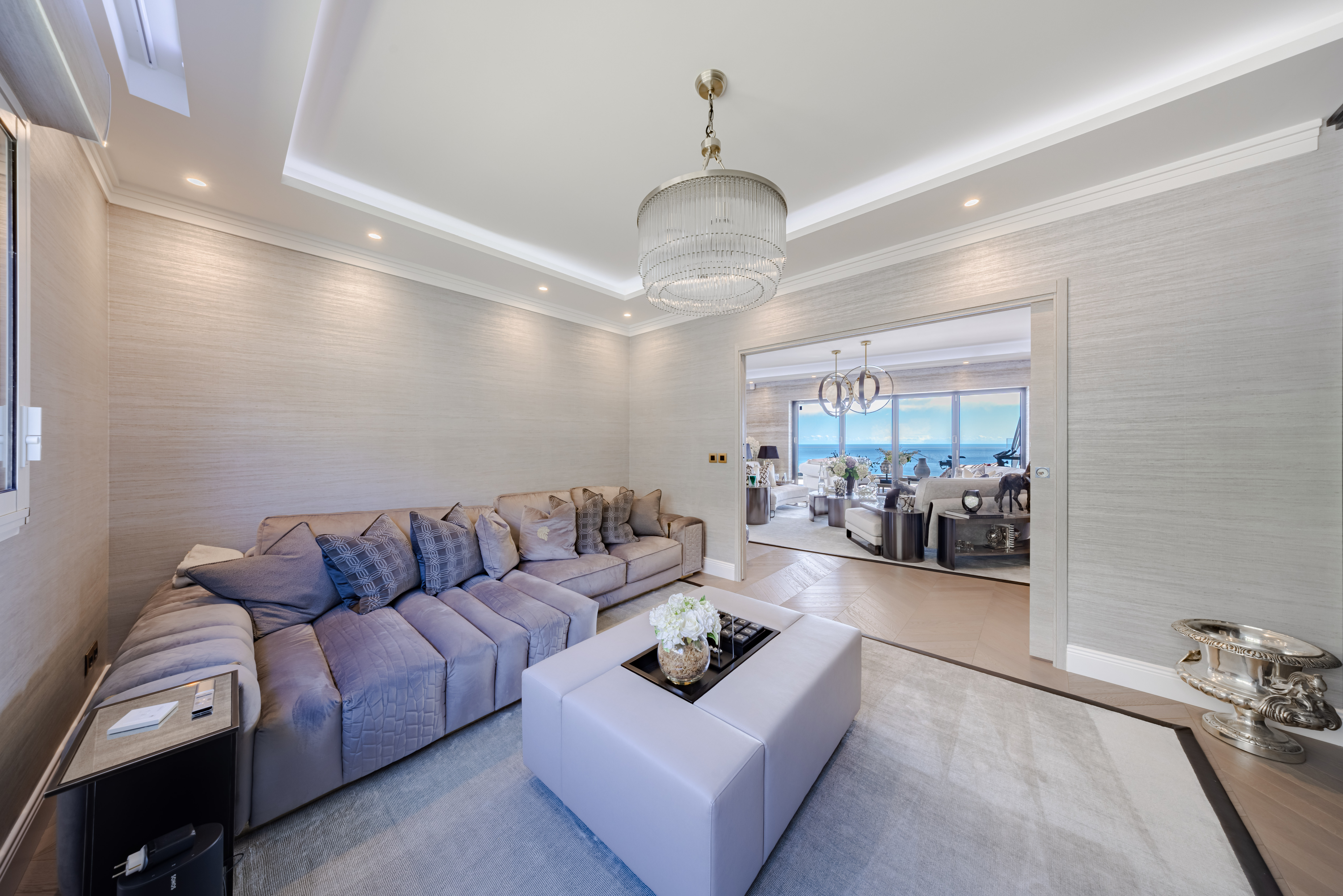 PENTHOUSE RENOVE PROCHE DE MONACO AVEC VUE MER SUR