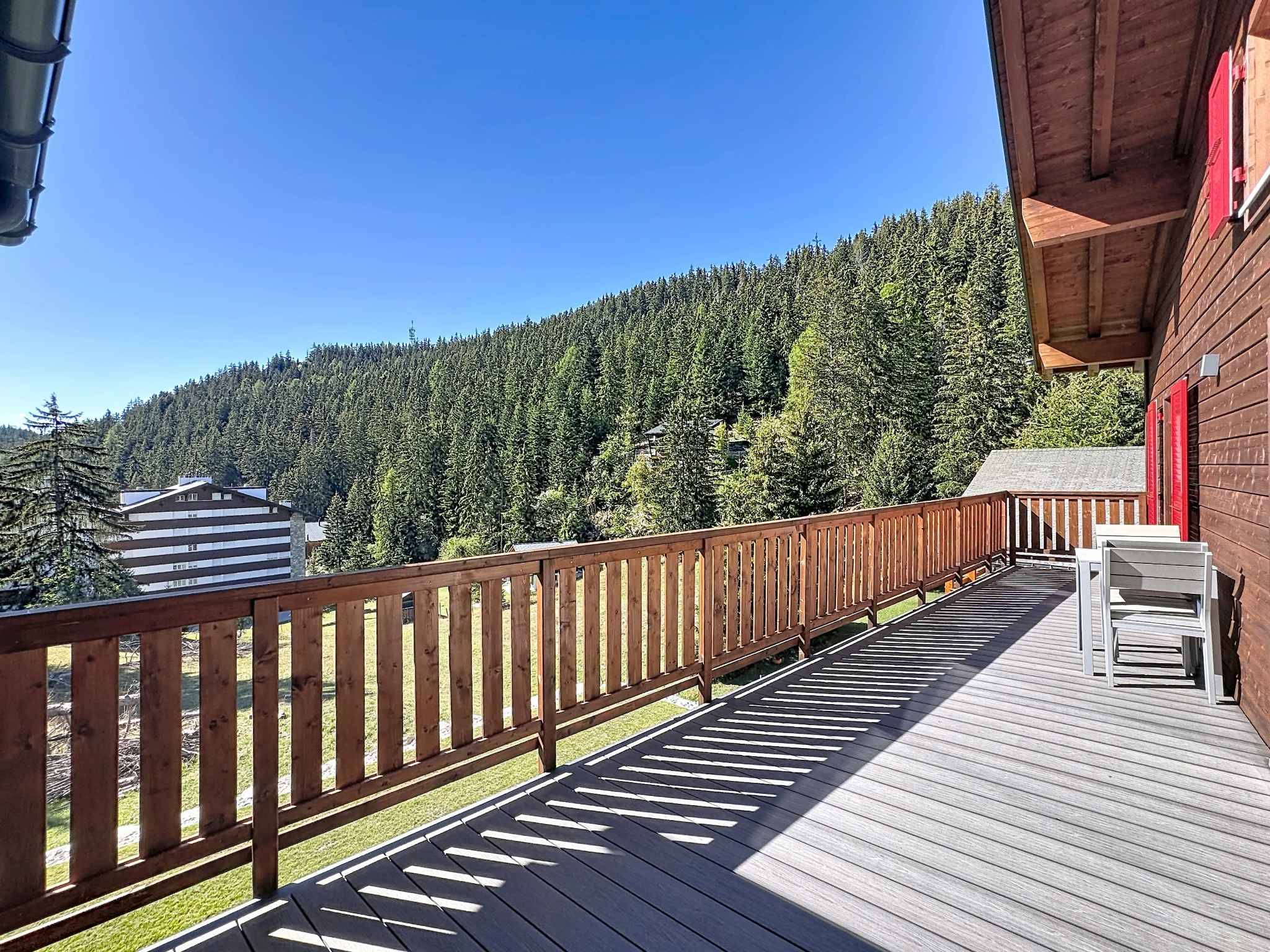 CHALET DE 15,5 PIÈCES
COMPOSÉ DE TROIS APPARTEMENTS INDÉPENDANTS