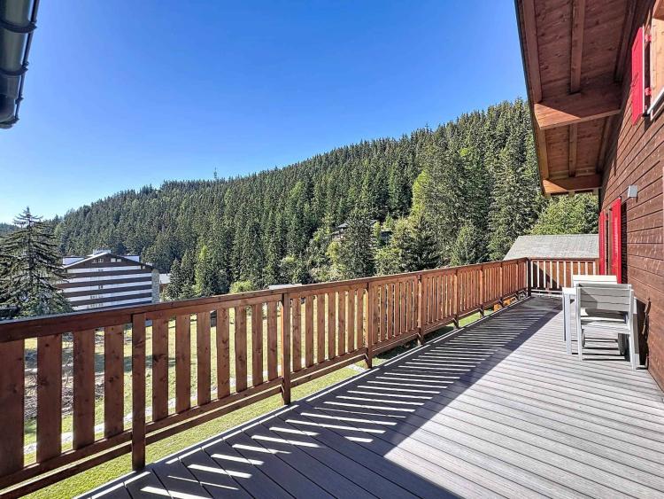 CHALET DE 15,5 PIÈCES
COMPOSÉ DE TROIS APPARTEMENTS INDÉPENDANTS