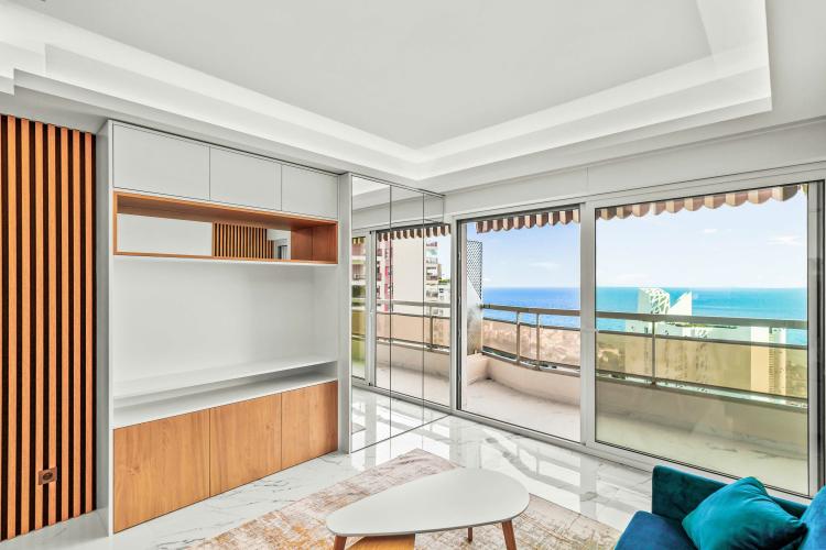 Ligures : Studio Entièrement Rénové avec Vue Mer Panoramique, Cave et Parking