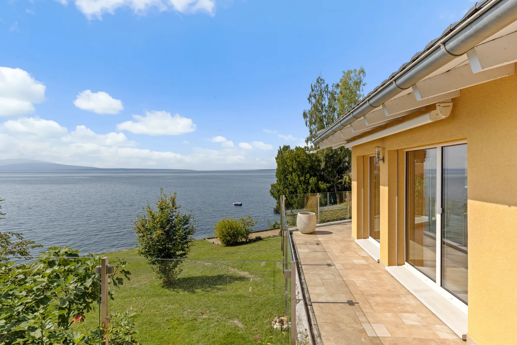 Villa Idéalement Située Au Bord Du Lac