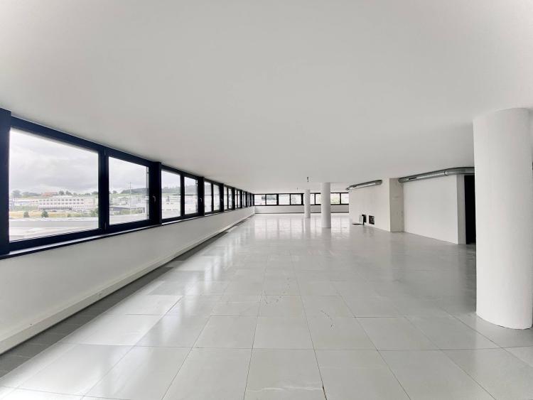 Atelier, laboratoire, locaux neufs de 300 m2 à louer