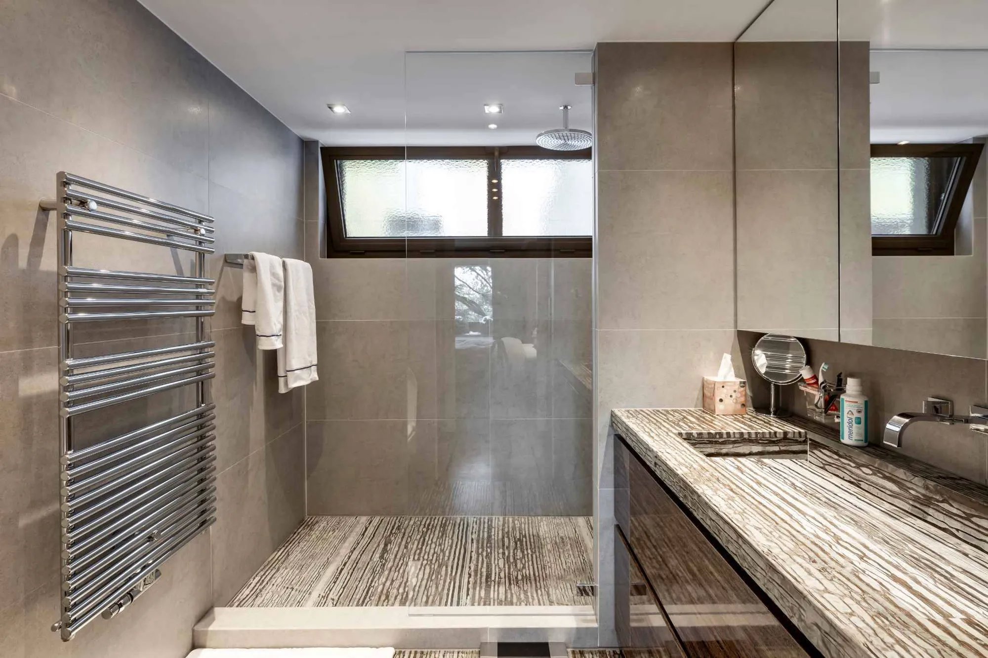 Attique De 5 Pièces Avec Terrasses De 56 M²