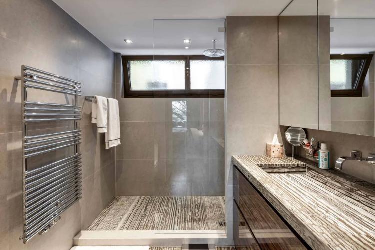 Attique De 5 Pièces Avec Terrasses De 56 M²