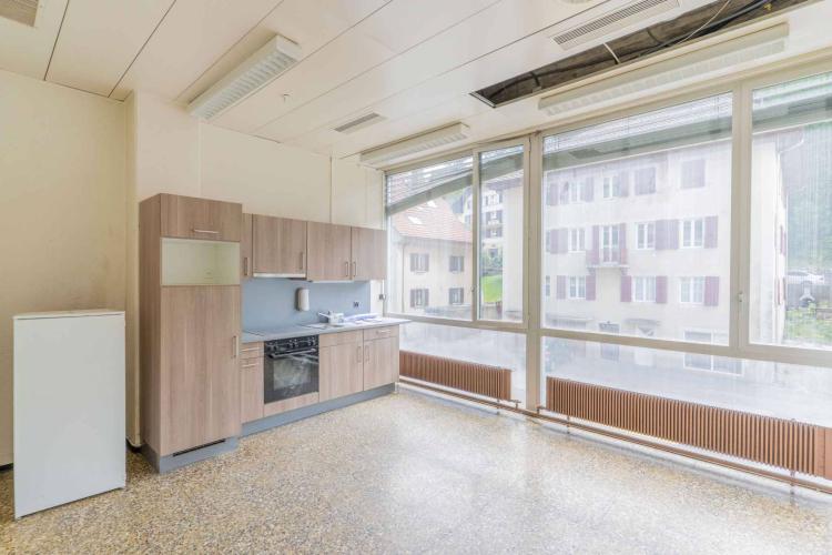 Dépôt, stockage de 100 m2 à louer au Locle