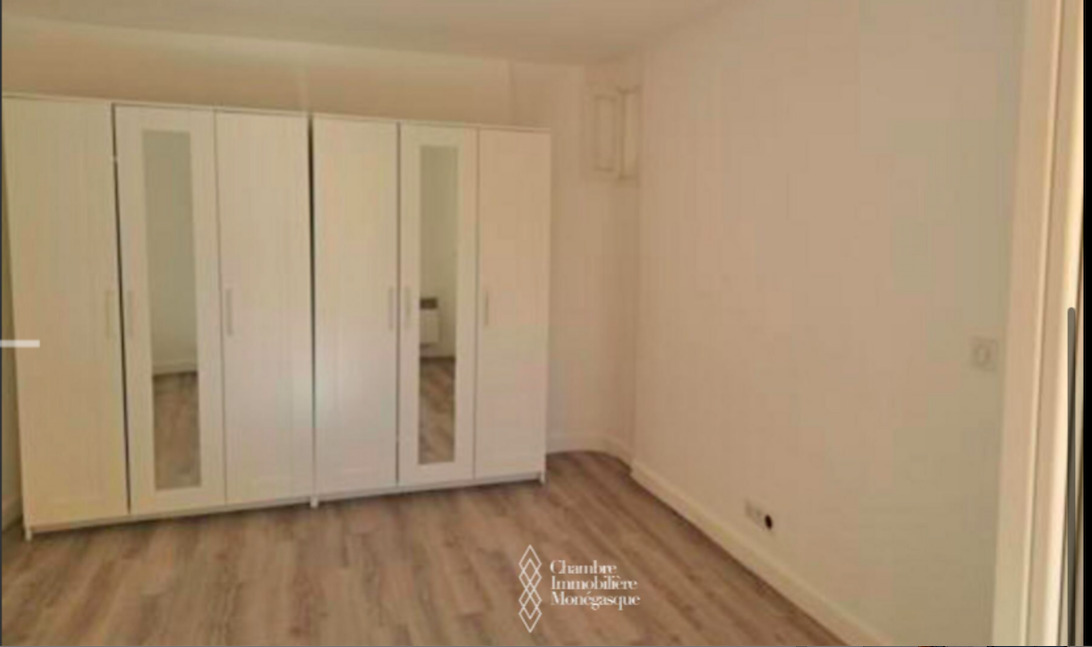 MONTE CARLO - VILLA HOLLANDIA - APPARTEMENT ATYPIQUE