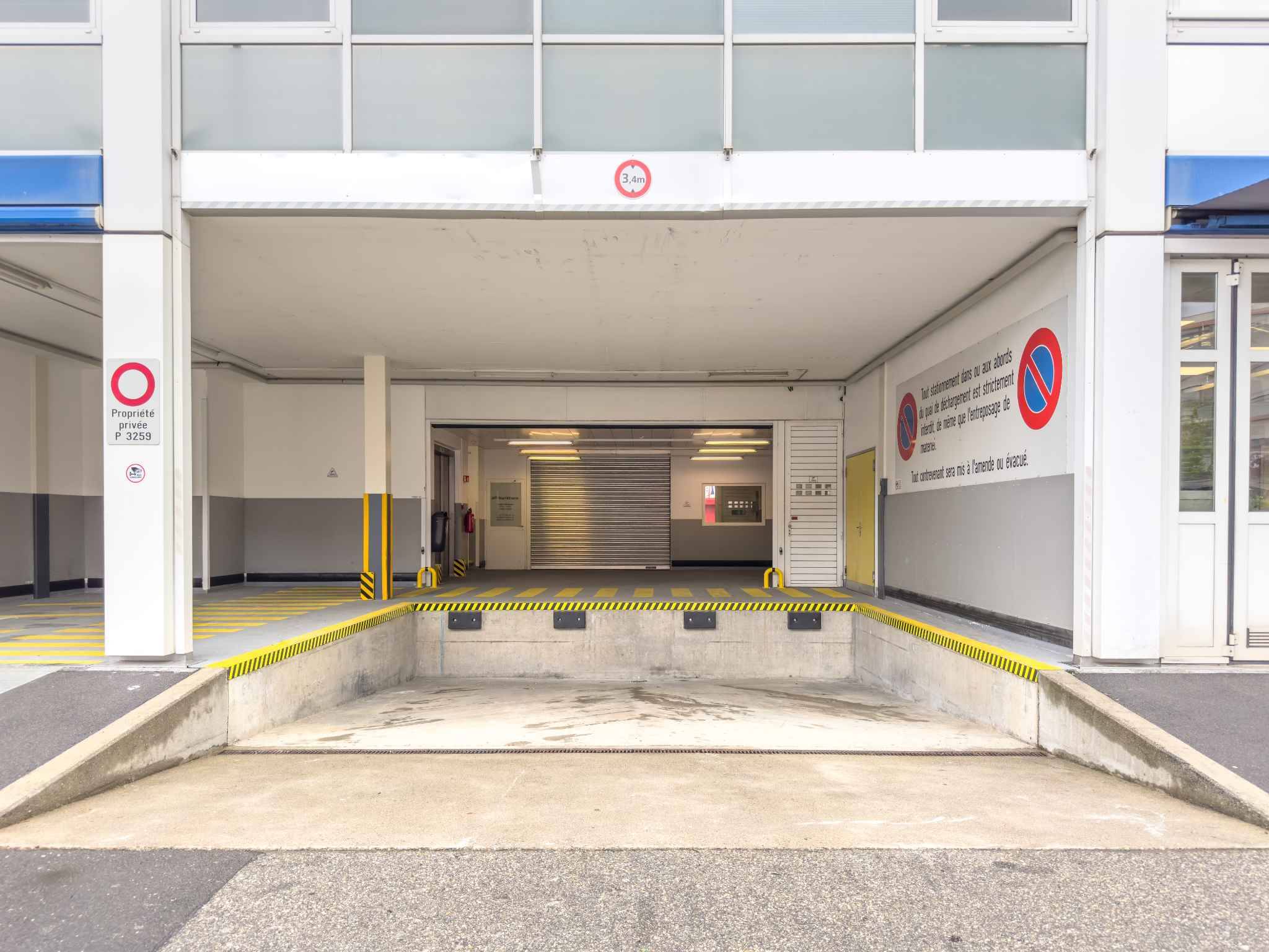 Bureau de 283 m² au 1er étage d’un bâtiment industriel au Lignon