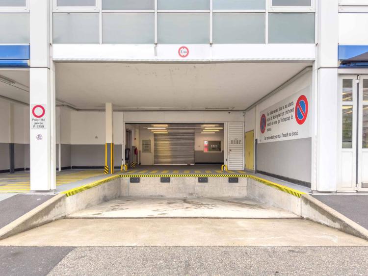 Bureau de 283 m² au 1er étage d’un bâtiment industriel au Lignon