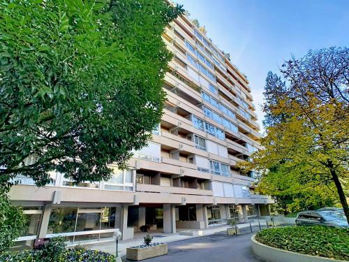 Grand appartement de 3 pièces dans un immeuble de standing 