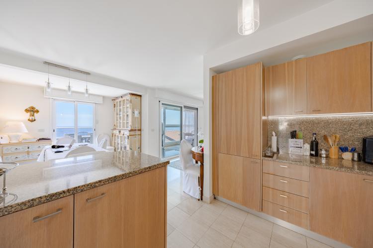 UNIQUE 3 CHAMBRES AVEC VUE MER PROCHE DE MONACO