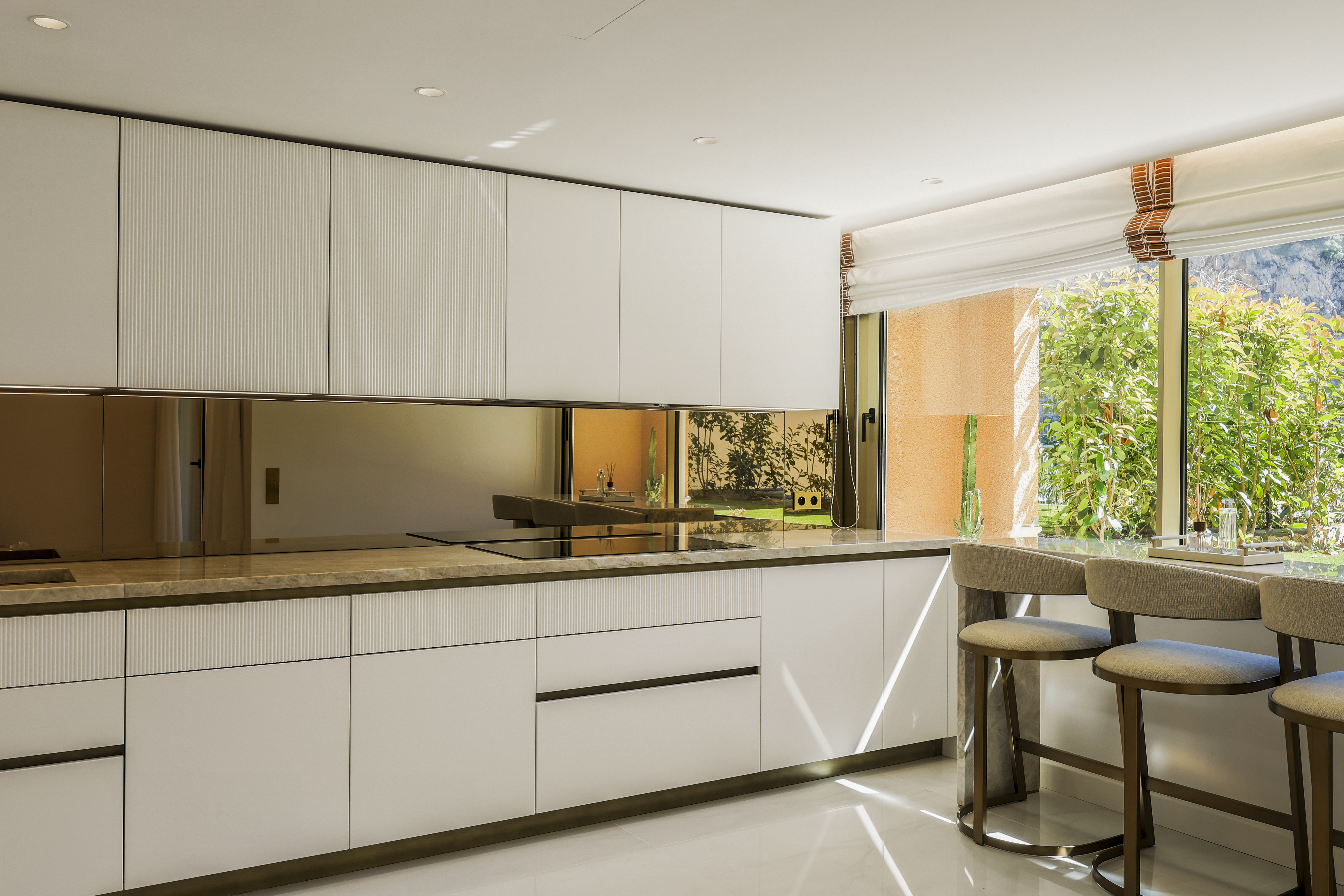 FONTVIEILLE - GRAND APPARTEMENT VUE SUR LE PORT - GIORGIONE
