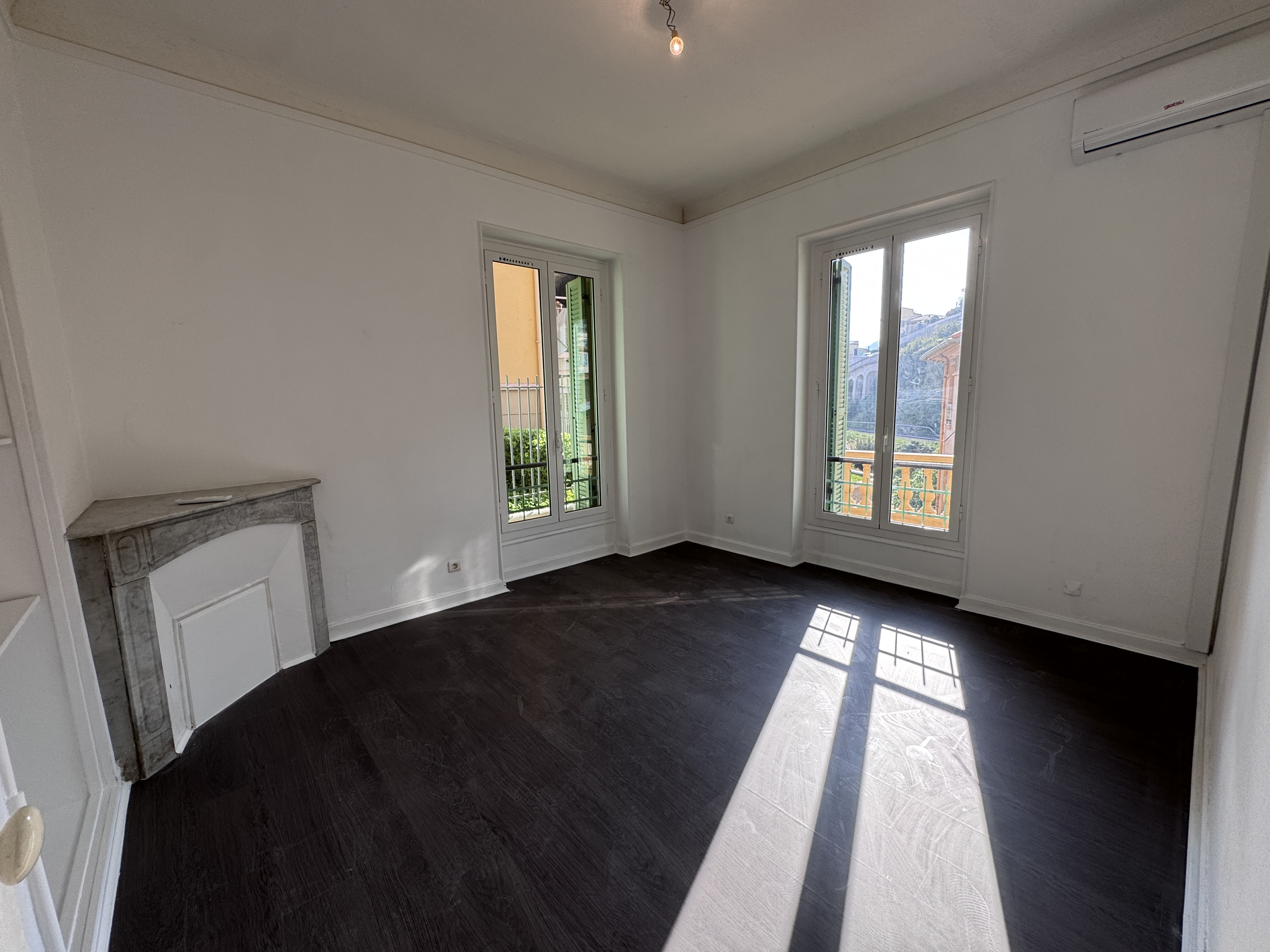 MENTON | GRAND APPARTEMENT DE 3 PIÈCES PROCHE DU CENTRE