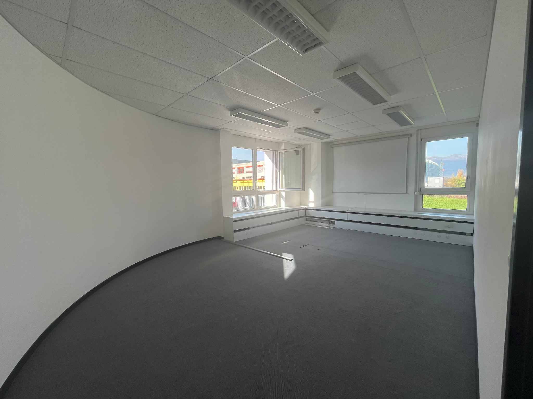 Bureaux de 152m2 - lumineux à proximité de l'aéroport et de la Place des Nations