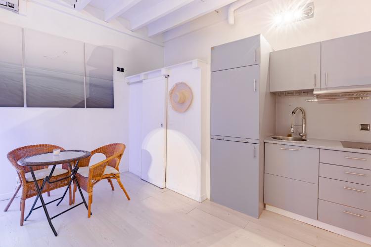 STUDIO - PIED A TERRE IDEAL