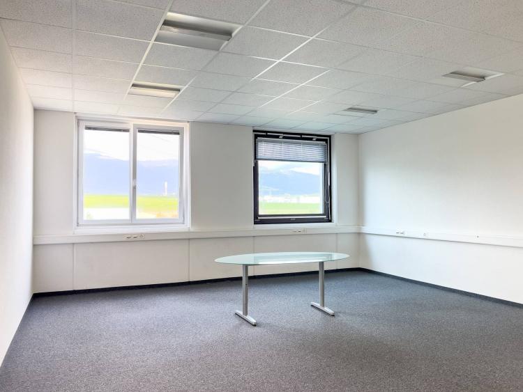 Bureaux, locaux administratifs de 373 m2 à louer à Satigny