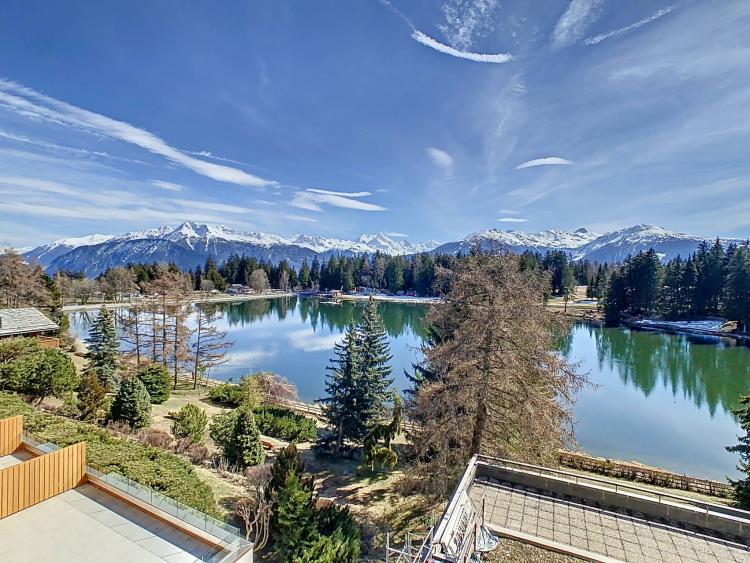 Exclusivité - Appartement duplex en bordure du lac Moubra