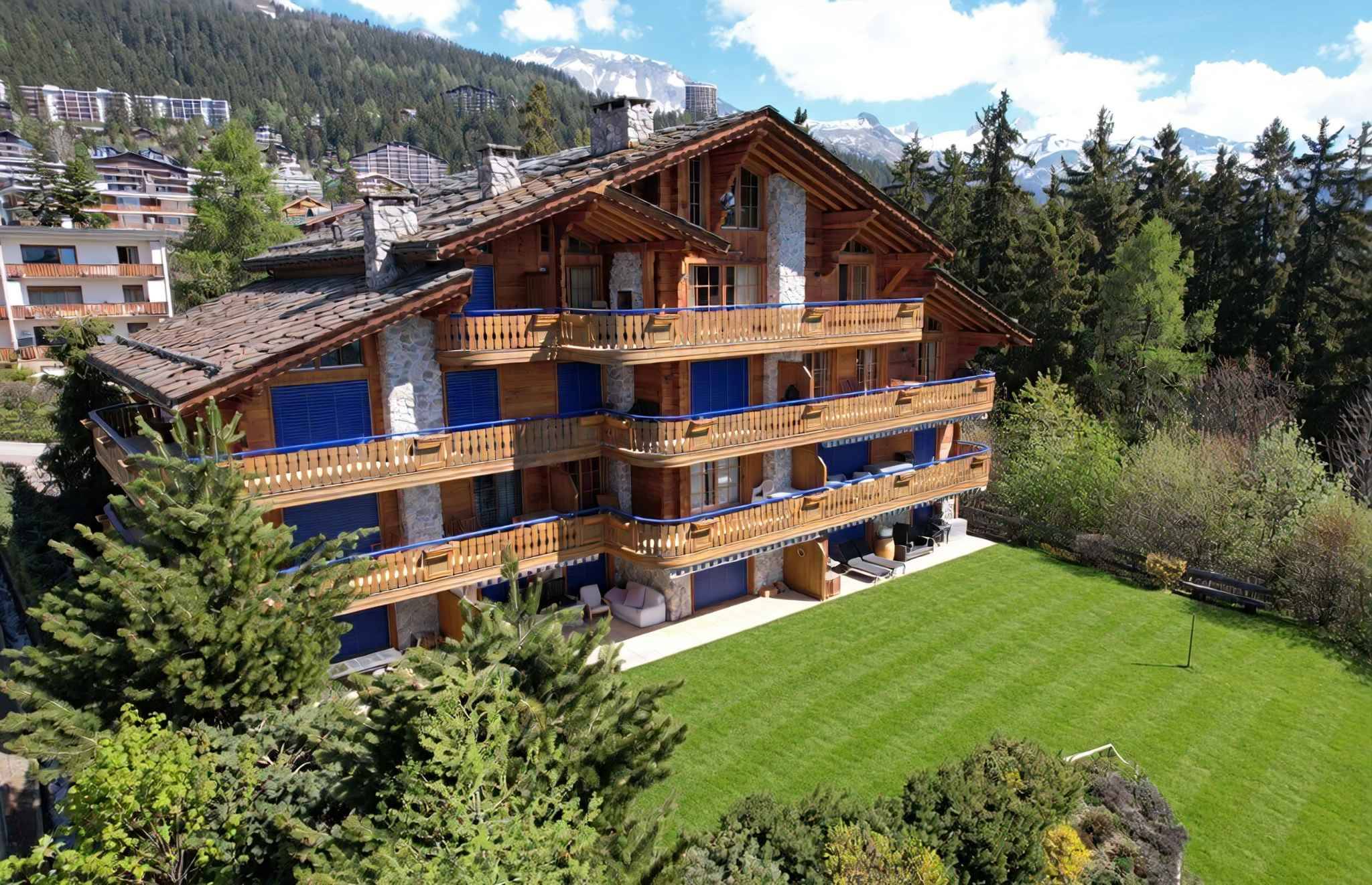 MAGNIFIQUE DUPLEX/ATTIQUE DE 6.5 PIÈCES AU CENTRE AVEC TRÈS BELLE VUE