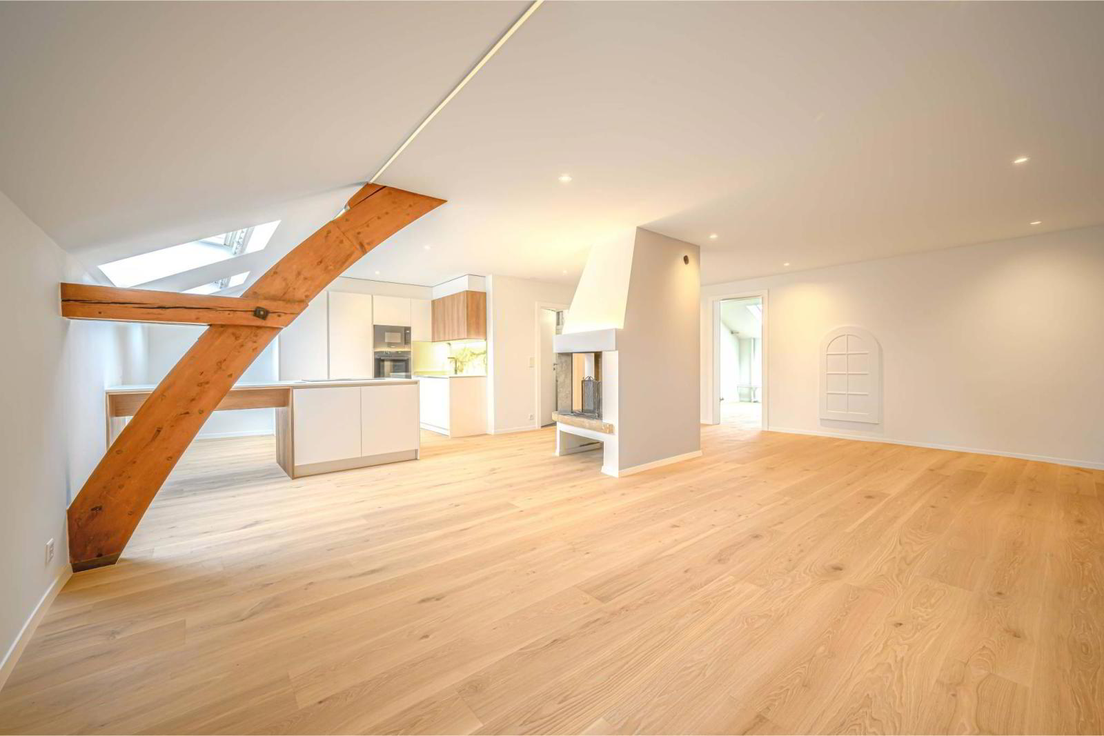 APPARTEMENT ENTIÈREMENT RÉNOVÉ À DEUX PAS DU LAC AVEC CAVE DE 63 M²