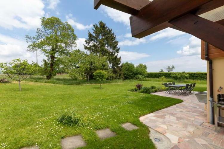 Maison de charme avec vue sur le lac et un jardin de 2000m2