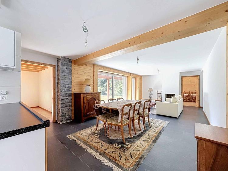 CHALET DE 15,5 PIÈCES
COMPOSÉ DE TROIS APPARTEMENTS INDÉPENDANTS
