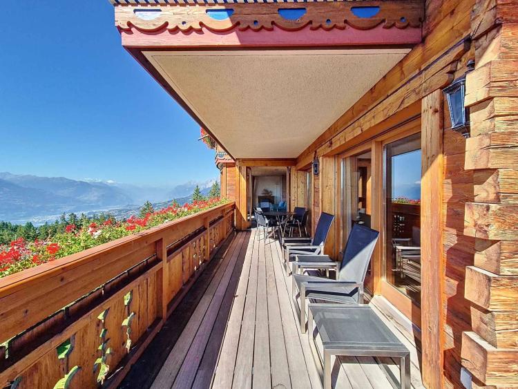 EXCLUSIVITÉ - Superbe 5.5 pièces avec vue panoramique et studio indépendant