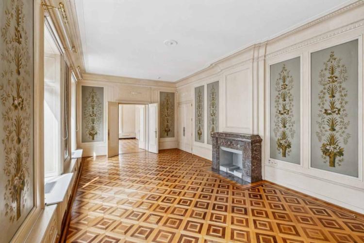 Immeuble administratif rénové d'environ 1300m2 - Quartier des Banques