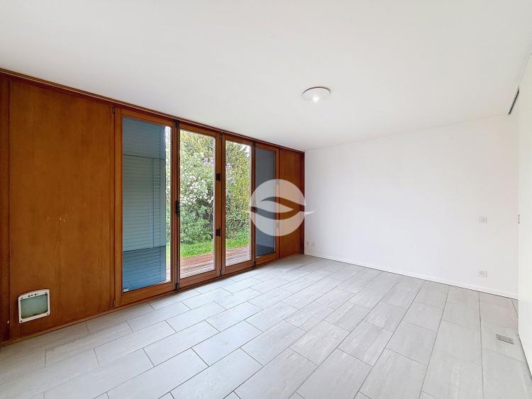 Charmante villa mitoyenne de 4.5 pièces, avec jardin arboré !