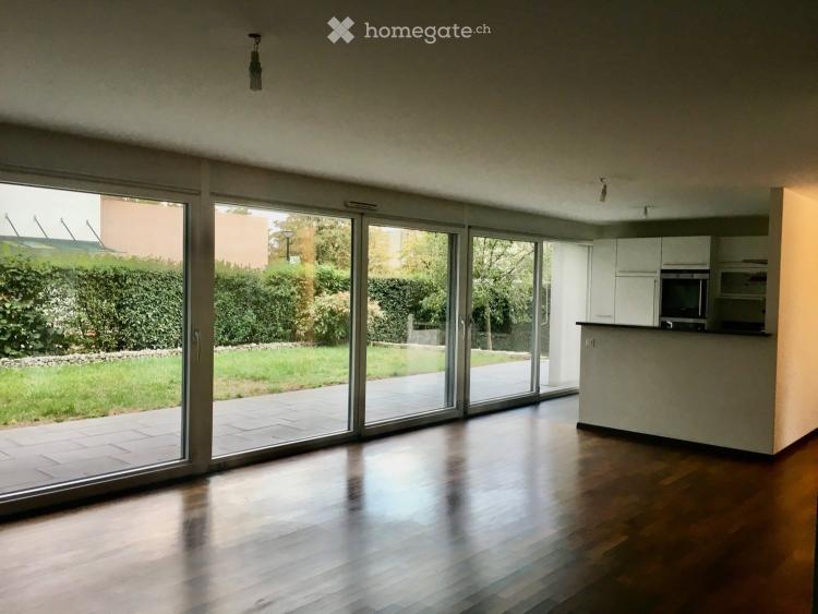 Lumineuse villa contemporaine avec jardin clôturé